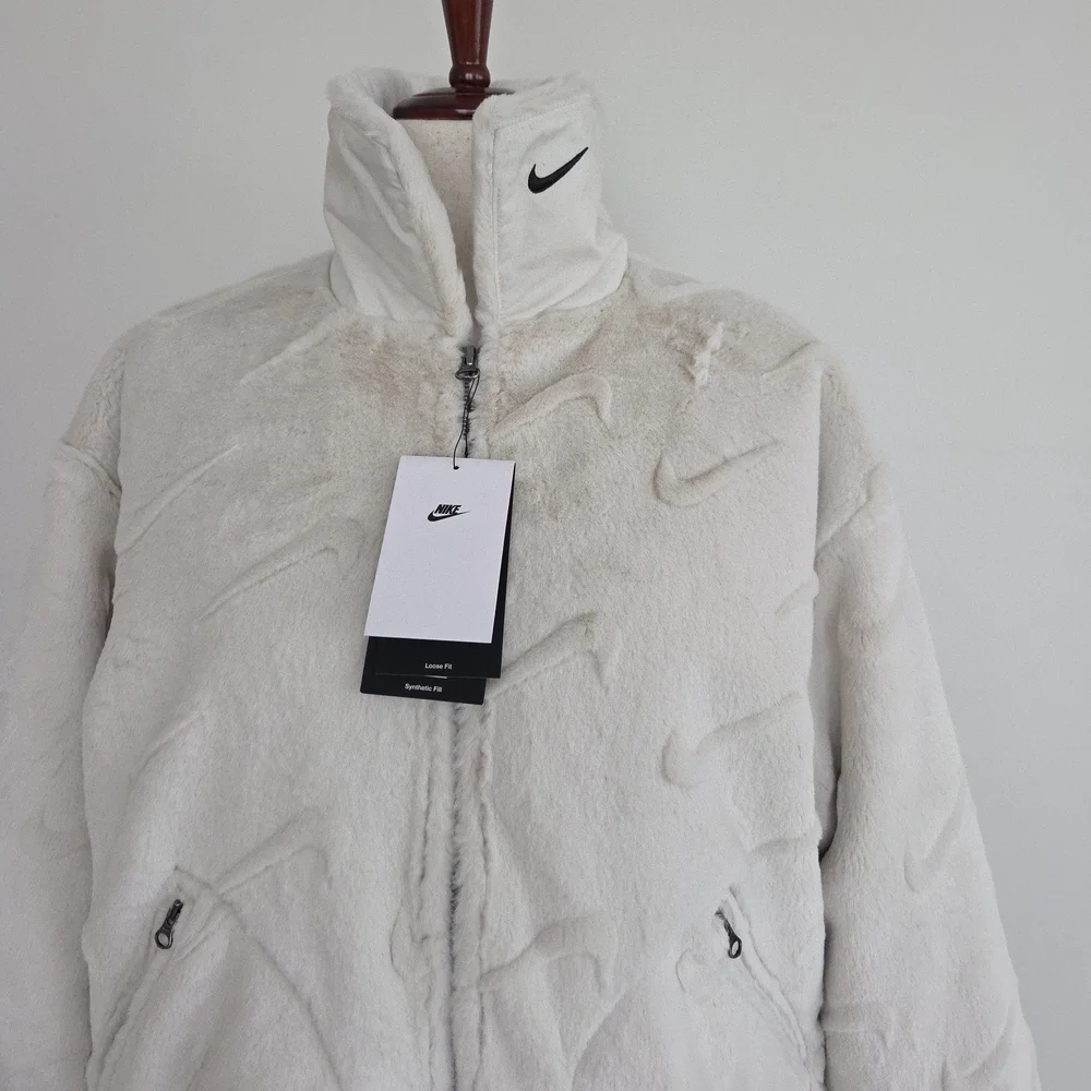 Nike Women's Sportswear Essentials Printed Plush Faux Fur Jacket Size Large - Picture 4 of 6